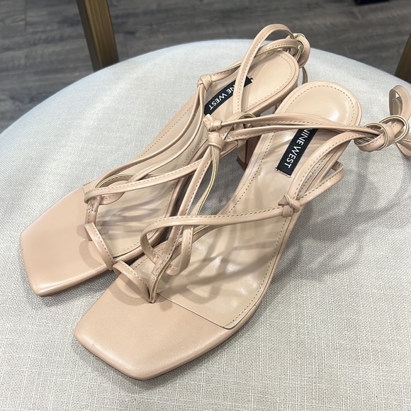 Nine West Yippie 3 Light Tan Strappy Sandals Size 8 - Picture 7 of 8